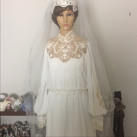 Vintage lace wedding gown with long  sheer veil S - Picture 5 of 6